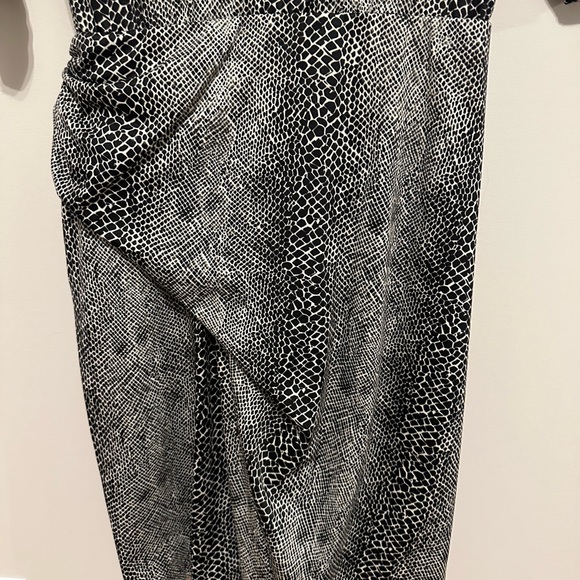 Dress by Femme de Carrière. - Picture 3 of 5